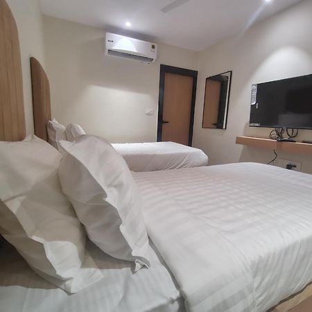 Hotel Blueearth Vizianagaram Buitenkant foto