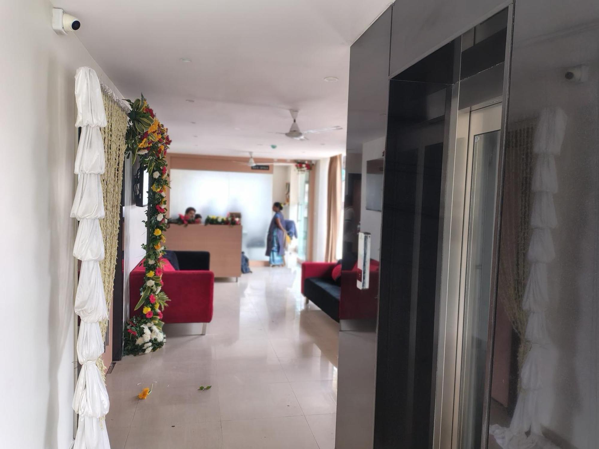 Hotel Blueearth Vizianagaram Buitenkant foto